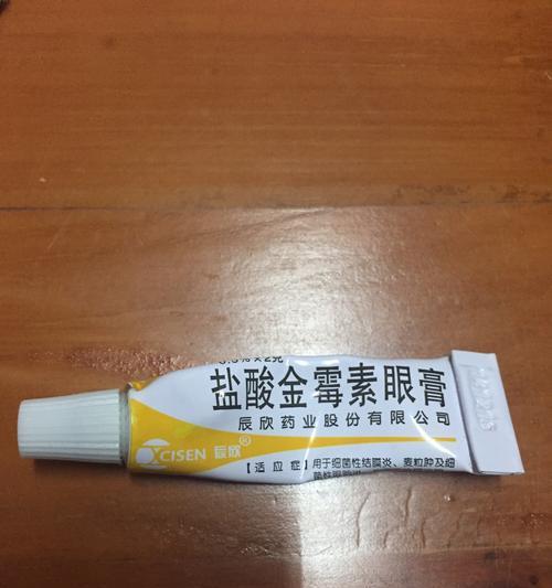 小猫使用金霉素眼膏的正确方法是什么？